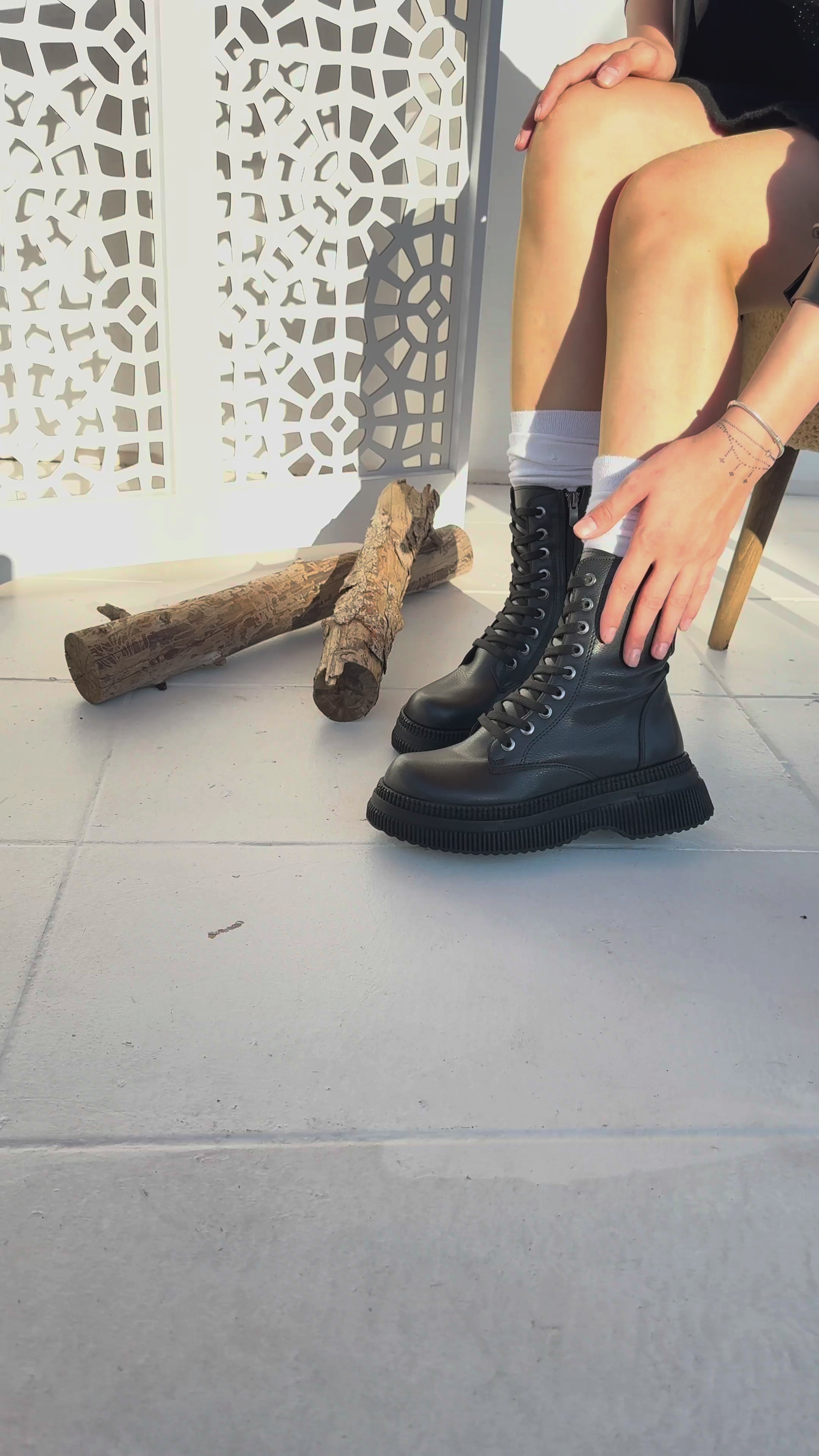 Roxan Siyah Cilt Bağcıklı Bot